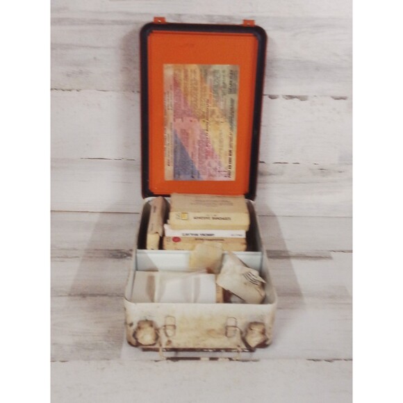 Vintage / Very Old Metal Tin Collectible First Aid Medical Supply War Time - Picture 7 of 16